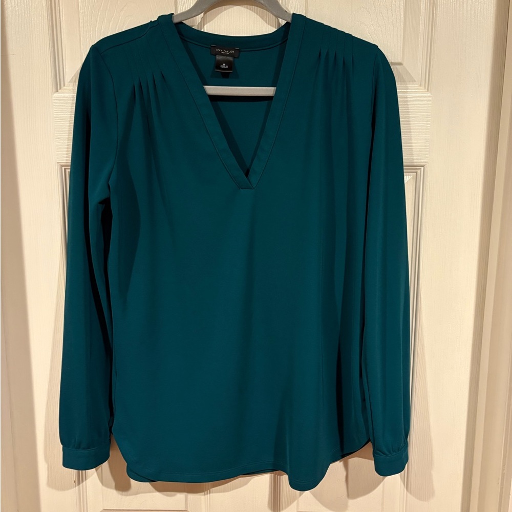 Ann Taylor Green V-Neck Blouse